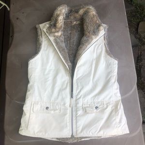 Reversible cream/faux fur vest! Great for fall!❤️